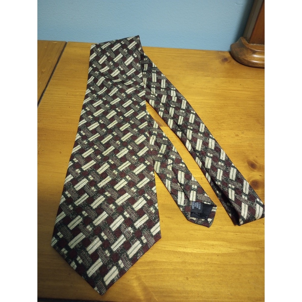 Guess U.S.A. American Classics Men's 100% Silk Neck Tie Made in USA 57 inches‎